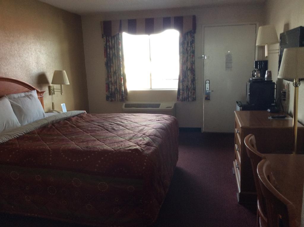 Days Inn By Wyndham In San Bernardino Zimmer foto